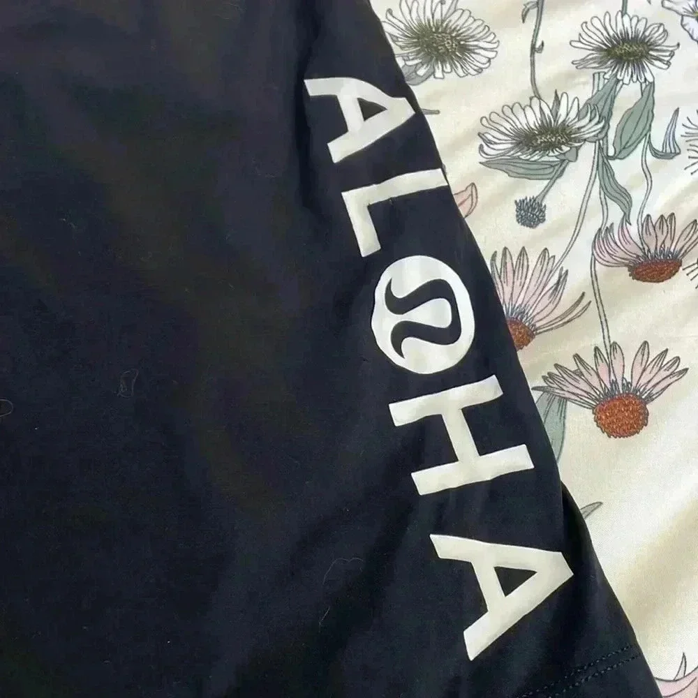 Lululemon pace breaker aloha shorts 9”